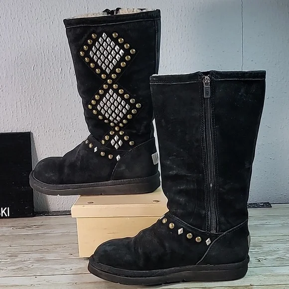 Ugg Avondale 3330 Studded Black Suede Sheepskin Lined Boots Size US‎ 6 - Picture 2 of 10